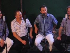 Неожиданные вопросы и живое исполнение: в Мариуполе представили новое музыкальное шоу (ВИДЕО)