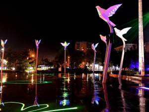 Ночная Свобода: в Мариуполе показали красоты обновленной площади