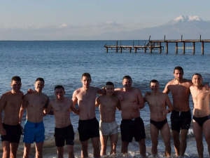 Мариупольские футболисты на Крещение окунулись в Средиземное море