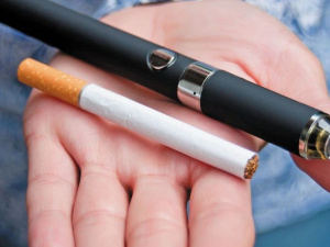 Подросткам запретили «вейпить»: в Украине ужесточили правила продажи электронных сигарет