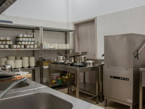 Простой из-за карантина: в Мариуполе работникам школьных пищеблоков нужна материальная поддержка