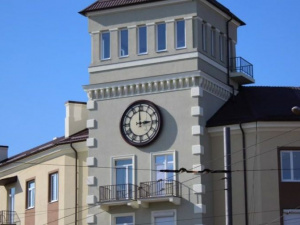 Главные часы Мариуполя будут отбивать каждый час и показывать лазерное шоу