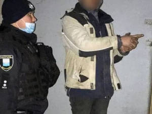 Во время поисков кабельного вора в Мариуполе полицейские поймали похитителя газонокосилки и перфоратора