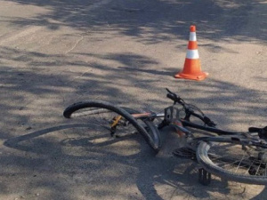 В Мариуполе велосипедист врезался в легковушку