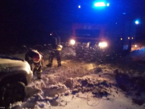Карета «скорой» и автобус застряли на дорогах Донецкой области