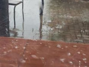 В мариупольском микрорайоне прошел дождь с градом (ФОТОФАКТ)