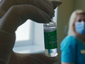 В Мариуполе против коронавируса иммунизировали более 900 жителей