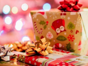 Мариуполь закупает новогодние подарки для детей. Кто их получит и какие документы нужны?