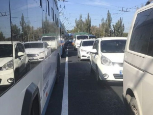ДТП на Набережной в Мариуполе: движение осложнено
