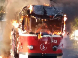 В Мариуполе сгорел чехословацкий трамвай (ФОТО+ВИДЕО)
