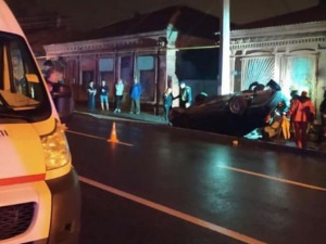 ДТП в Мариуполе: водителя пришлось вырезать из машины, пострадавшие в больнице