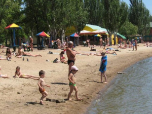Пляжи Песчанки недоступны жителям Кальмиусского района Мариуполя