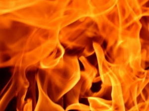 Из-за боевых действий в Мариуполе – пожар, четверо пострадавших