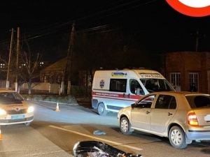 В Мариуполе на скорости автомобиль сбил пожилую женщину 