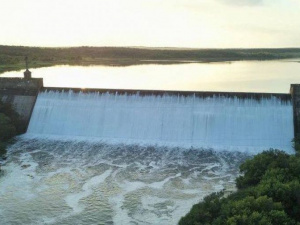 Плотины стоимостью более 40 млн грн передали громаде Мариупольского района