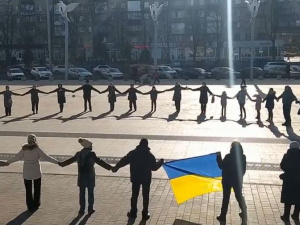 Мариупольцы создали «живую цепь» в знак единства Украины