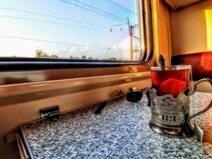 Пассажиры поезда Львов-Мариуполь «пекутся» в вагонах класса «люкс»: люди возмущены работой «Укрзализници»