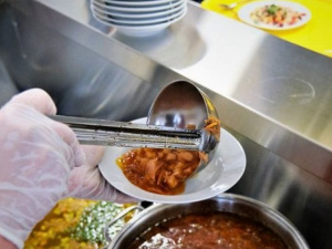 В мариупольских школах и детсадах будут готовить супер-еду для детей