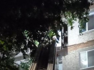 Мариупольчанку пытались спасти от самоубийства с помощью пожарной лестницы
