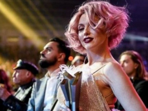 M1 Music Awards 2017: Группа Оли Поляковой получила Золотой граммофон за песню "Номер один"