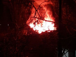 В Мариуполе горел гараж, в поселке у города – частный дом, погиб мужчина