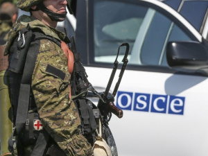 В Коминтерново боевики запретили ОБСЕ фотографировать и останавливаться в поселке