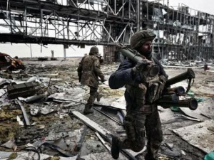 «Киборги выстояли, не выдержал бетон»: мариупольцы чествуют защитников Донецкого аэропорта
