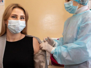 Секретарь Мариупольского горсовета сделала прививку от COVID-19 и призвала всех вакцинироваться