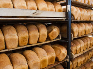 Из магазинов может исчезнуть мариупольский хлеб: работники завода два месяца без зарплаты