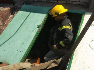 Подвал частного дома в Мариуполе пять дней был затоплен водой. На помощь пришли спасатели