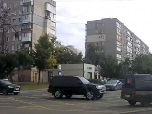 В сети опубликовали видео с нарушителями на дорогах Мариуполя
