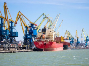 Мариупольский торговый порт меняет график работы