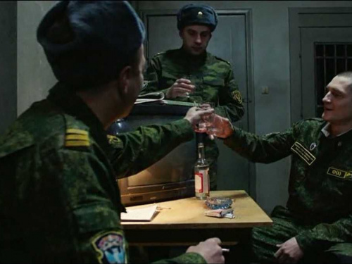 Невдало випили та закусили: у Маріуполі на смерть отруїли російських військових