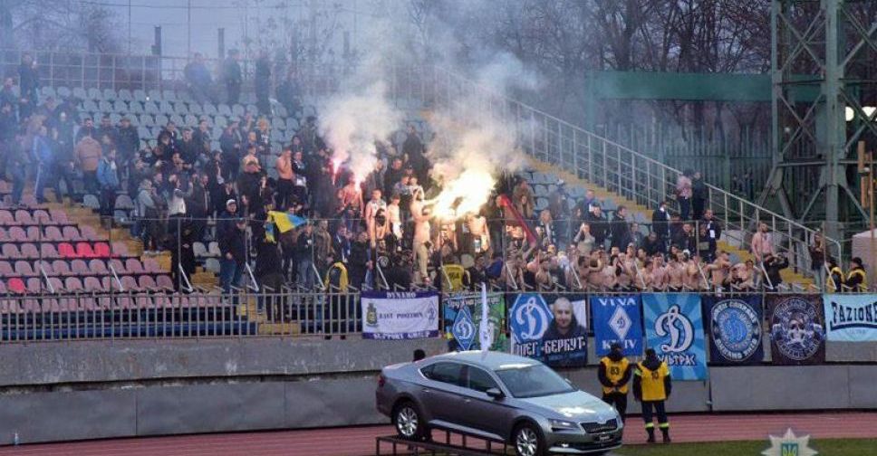 В стычках с футбольными болельщиками в Мариуполе пострадали девять полицейских В стычках с футбольными болельщиками в Мариуполе пострадали девять полицейских