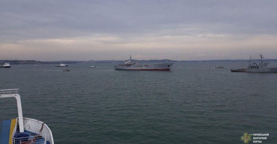 Два украинских корабля вошли в экономическую зону России возле Крыма | Крым
