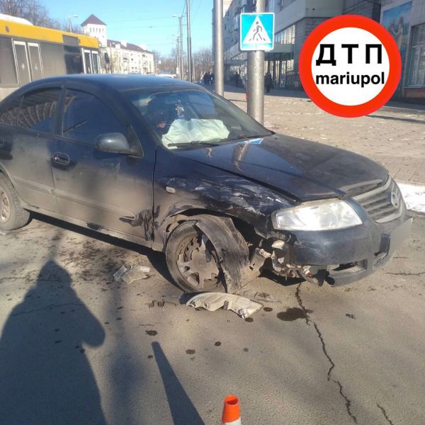На дорогах Мариуполя четыре автомобиля попали в ДТП