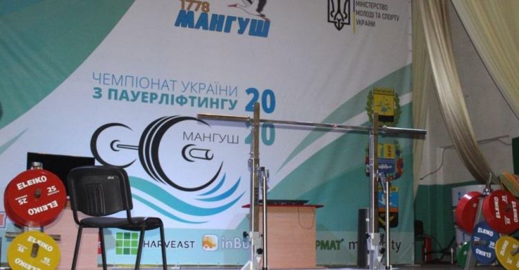 Украинские силачи в Мангуше поборются за победу на Чемпионате Украины по пауэрлифтингу
