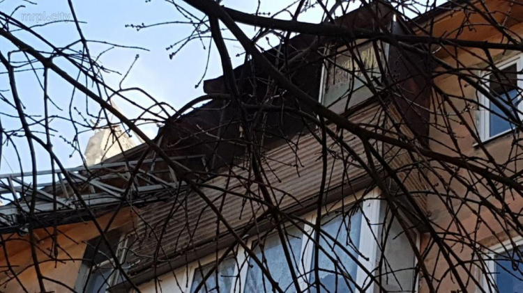 В Мариуполе пожар охватил квартиру в жилом доме - есть пострадавшие (ФОТО)