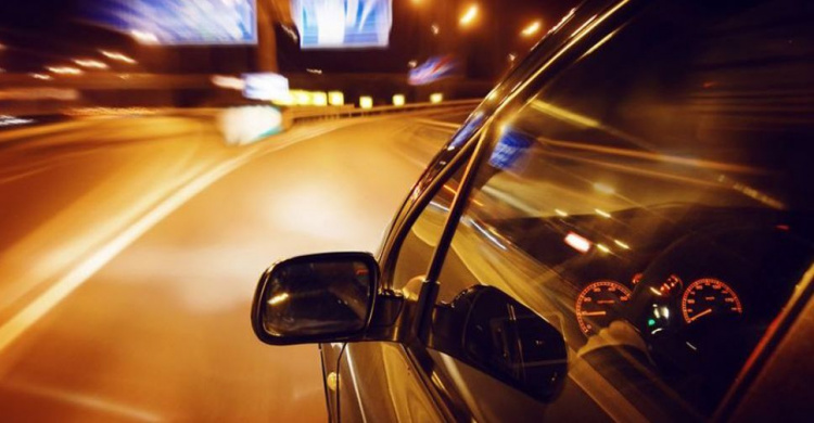 В Мариуполе во время движения водитель специально «подрезал» автомобиль (ВИДЕО)