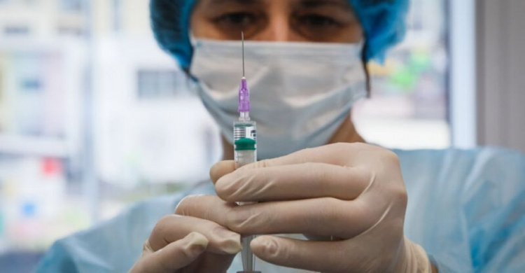 Более 4 млн прививок против COVID-19 сделали в Украине. За сутки почти 600 заболевших