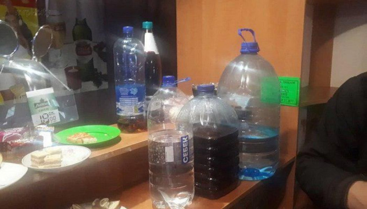 В Мариуполе изъяли более 700 бутылок суррогата (ФОТО)
