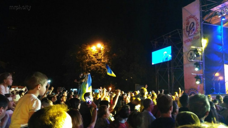 В День города в Мариуполе пели гимн Украины и «Червону руту» (ФОТО+ВИДЕО)