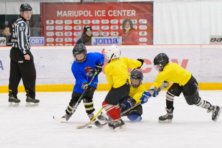 Юные хоккеисты Мариуполя сыграли по шведской системе