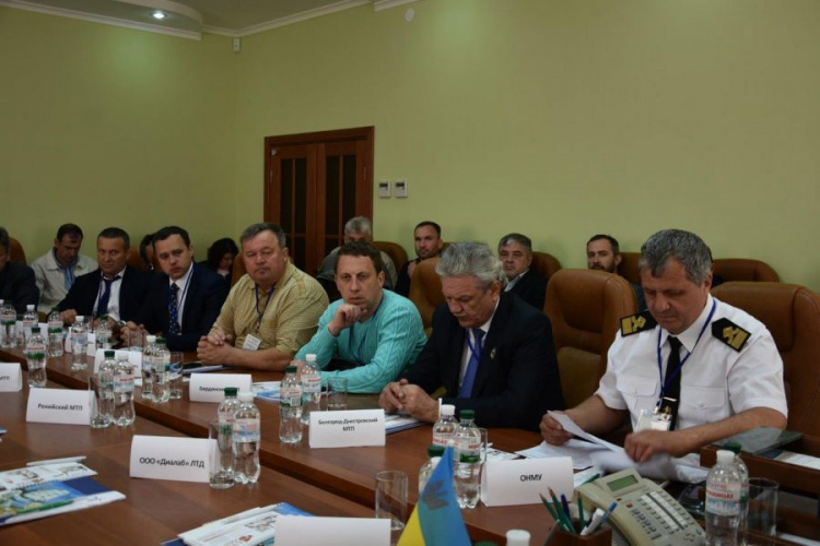 Работники всех украинских портов встретились в Мариуполе (ФОТО)