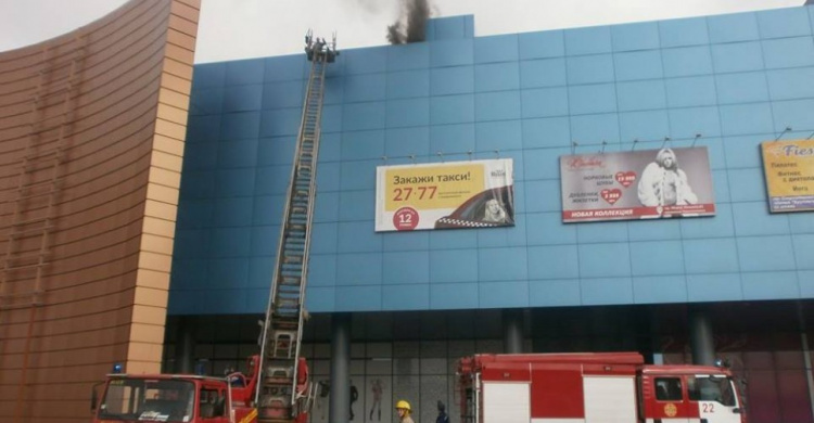  В Мариуполе пожарные тушили ТЦ «Порт-city», экстренно эвакуировав людей (ФОТО+ВИДЕО)