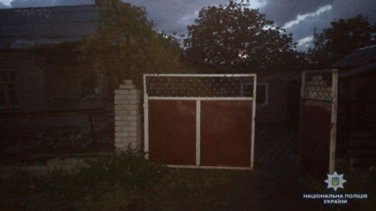 На Донбассе снаряд попал в жилой дом. Там находилась семья с маленьким ребенком (ФОТО)