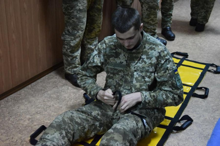 Разборка автомата и тактическая медицина: как готовят новобранцев в Донецком погранотряде (ФОТО)