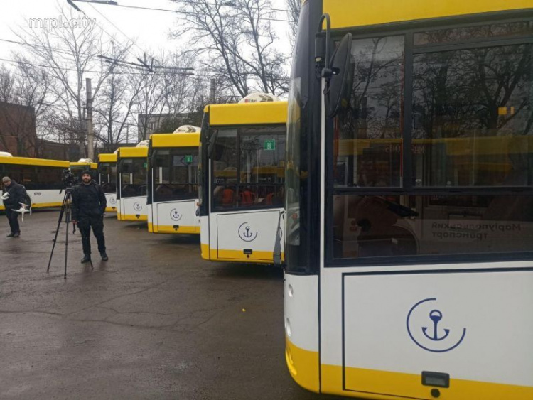 По Мариуполю на «Мерседесе»: в городе полностью укомплектовали автобусный парк (ФОТО)