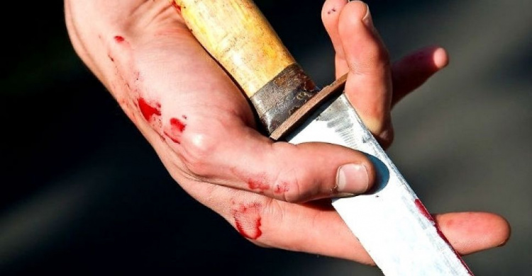 Ножевое ранение в живот получил юноша в Мариуполе (ДОПОЛНЕНО)