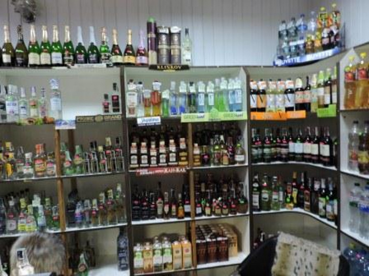 В Мариуполе из-под прилавка продавали «коньячный напиток»
